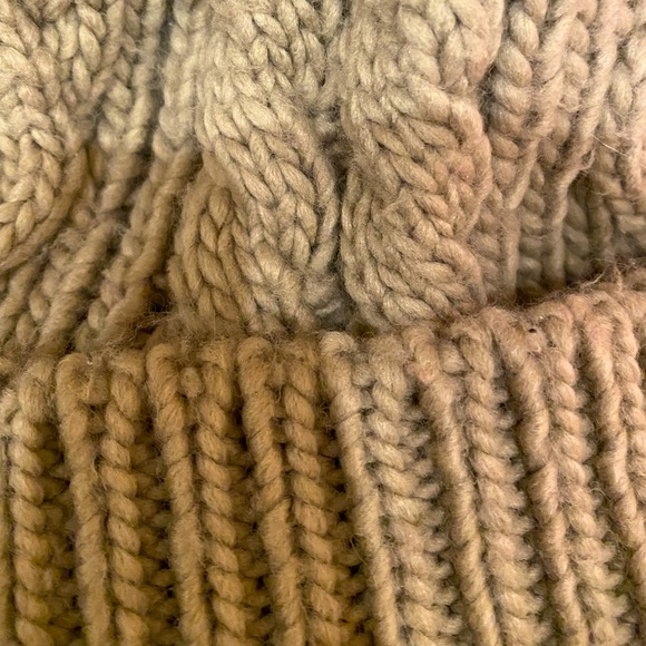 Authentic Versace Woven Hat in Beige - Picture 2 of 4